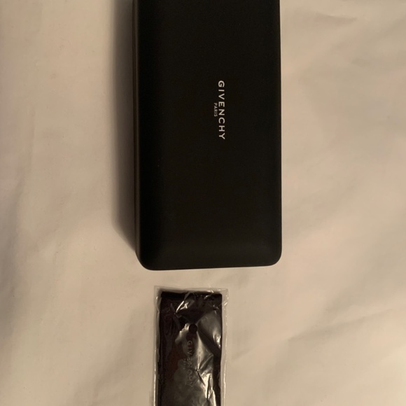 COPY - New Givenchy 2 Piece Sunglass Case - Picture 4 of 4